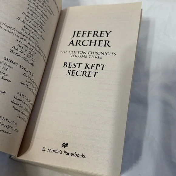 “Best Kept Secret” - Book #3 of the Clifton Chronicles by Jeffrey Archer - Picture 7 of 11